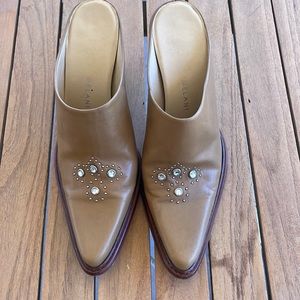 Antonio Melani size 7.5 approximately 3.5 inch mules